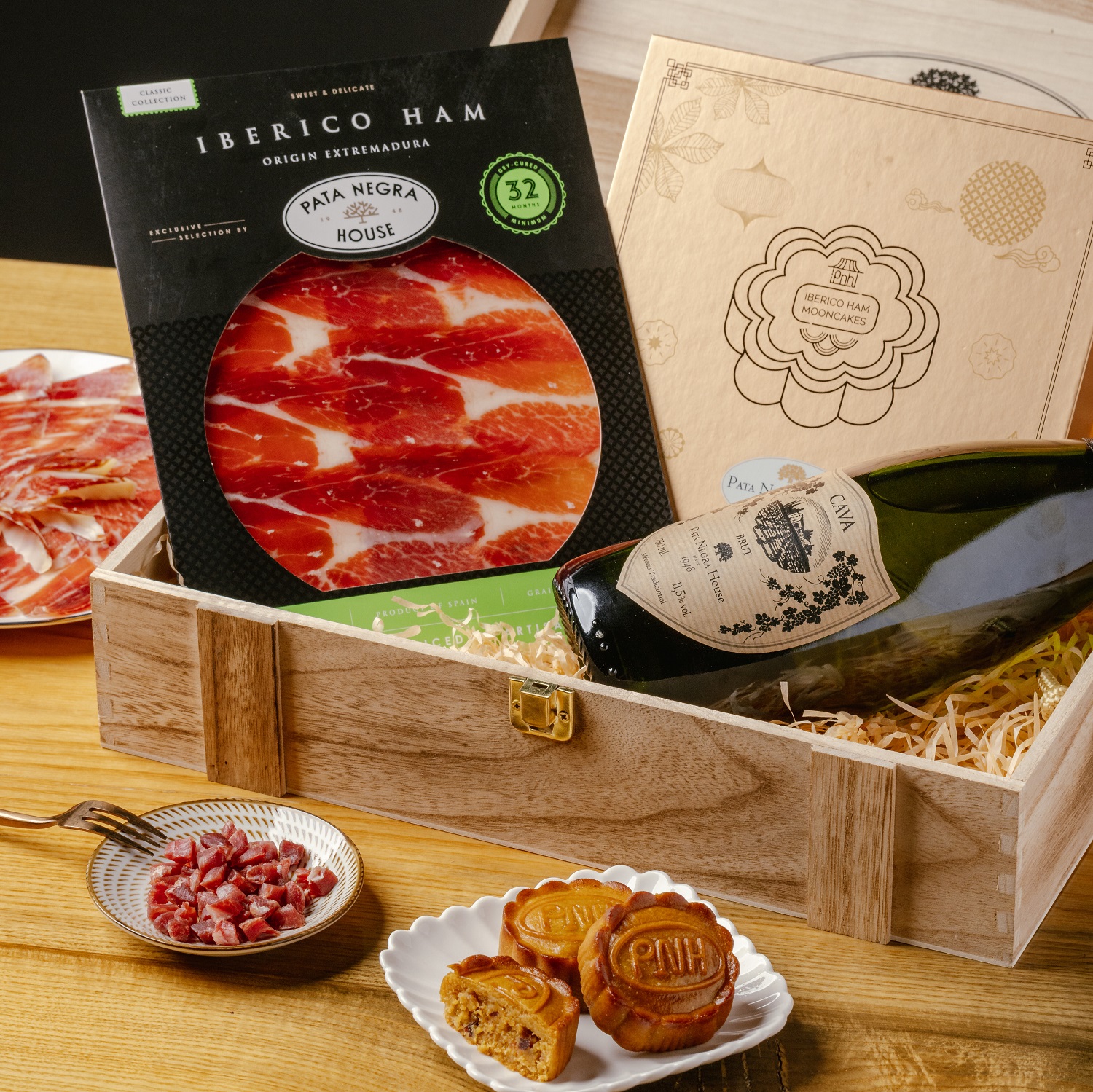Mooncake Giftbox & 32 Months Ham & Cava Set
